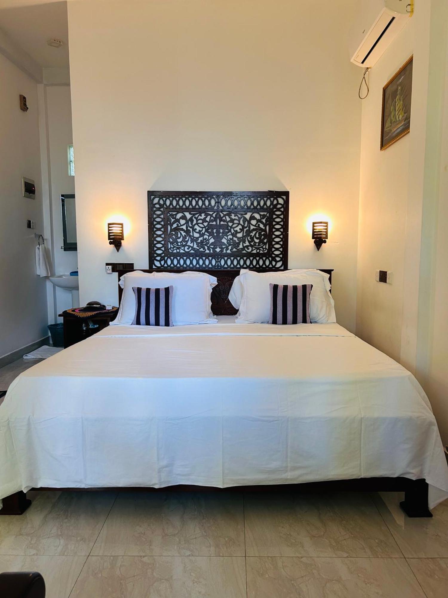 Shadow Surf Bay Hotell Tangalle Exteriör bild