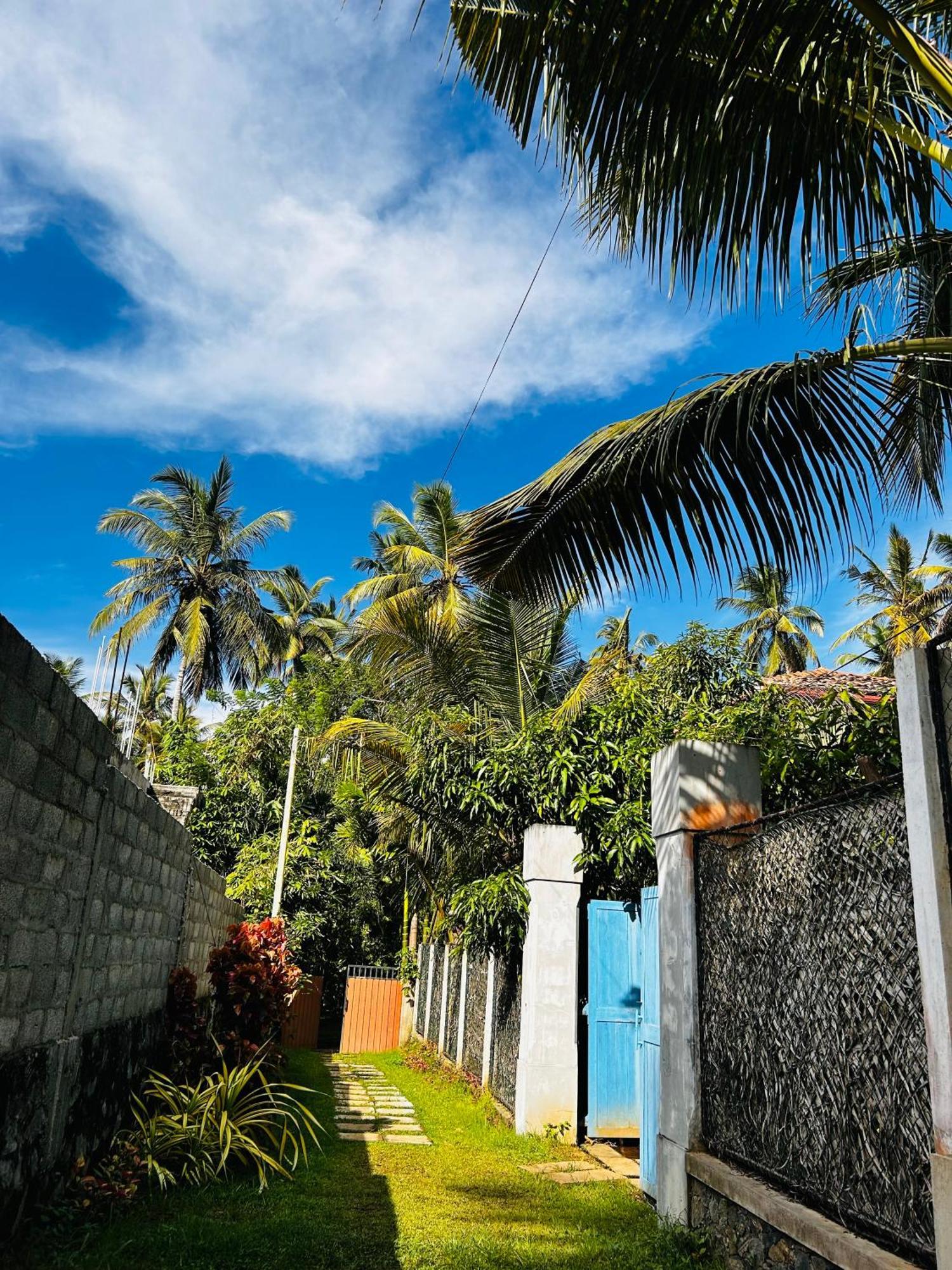 Shadow Surf Bay Hotell Tangalle Exteriör bild