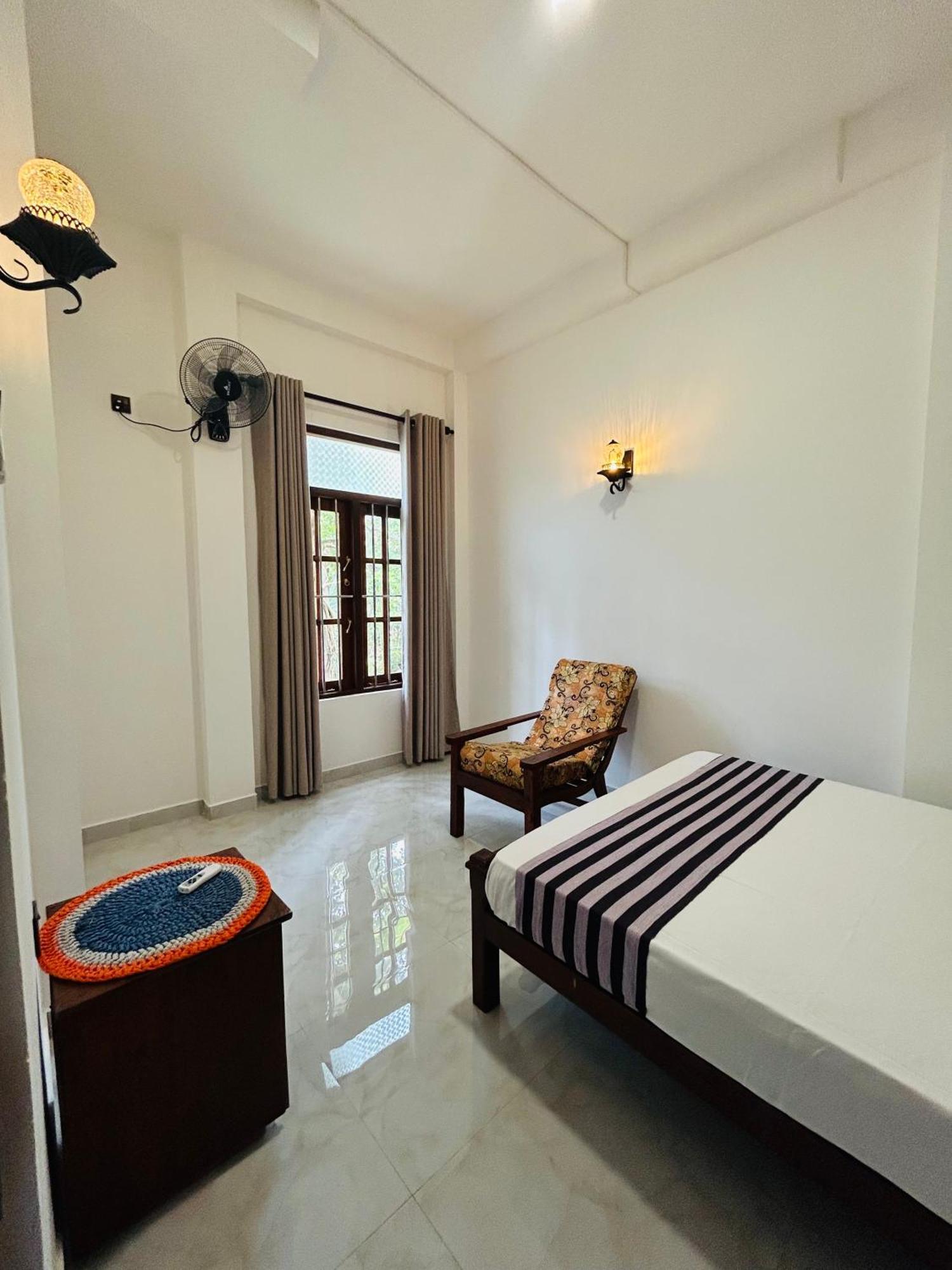 Shadow Surf Bay Hotell Tangalle Exteriör bild