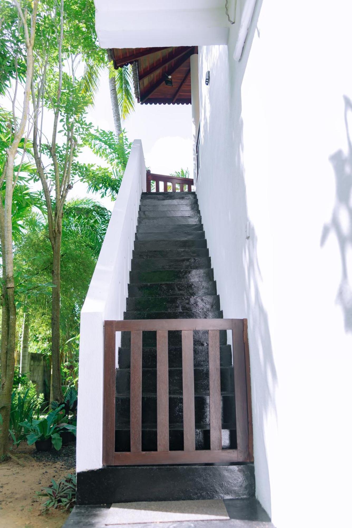 Shadow Surf Bay Hotell Tangalle Exteriör bild